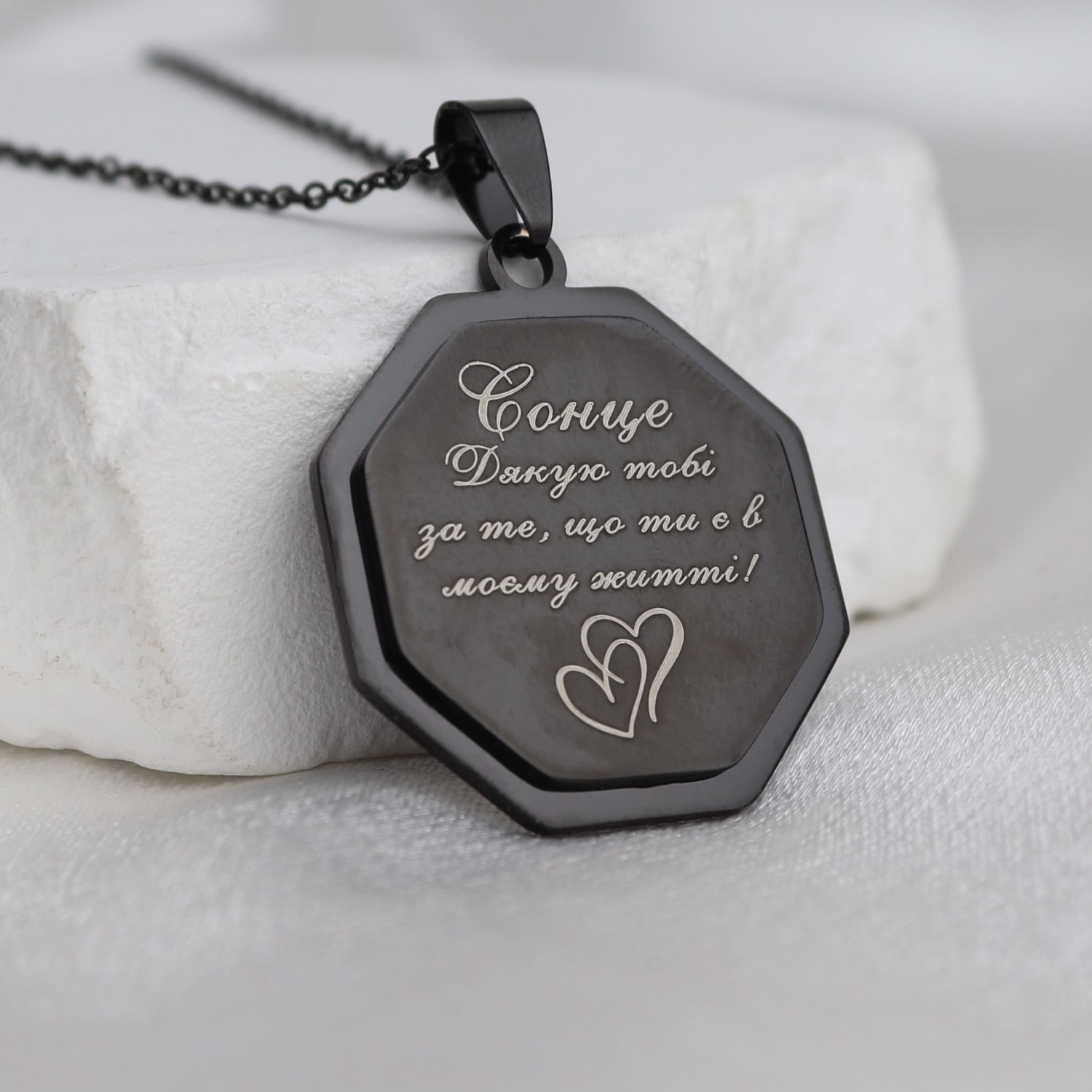 Кулон Timeless Love Black з індивідуальним гравіюванням