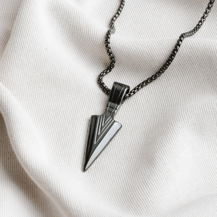 Кулон Black Arrow