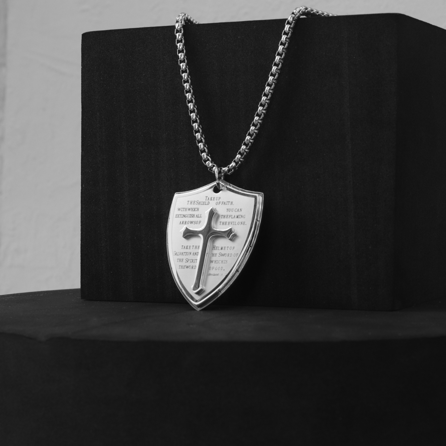 Кулон Shield