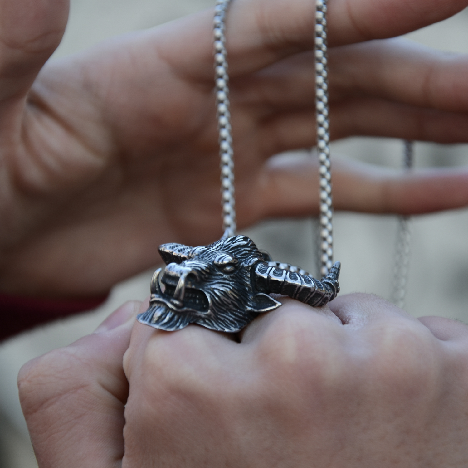 Кулон Bull