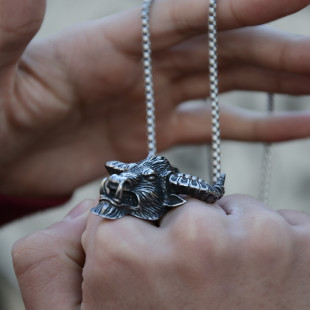 Кулон Bull