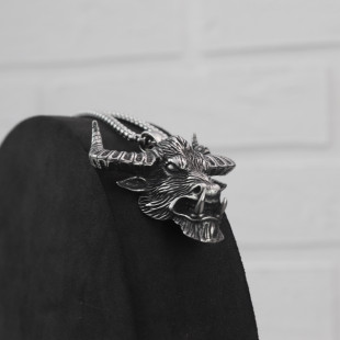 Кулон Bull