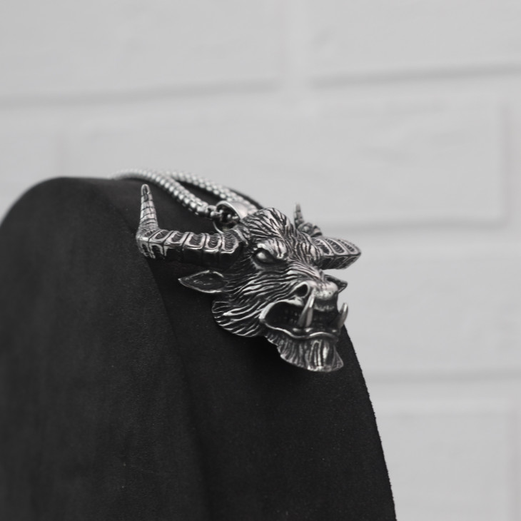 Кулон Bull