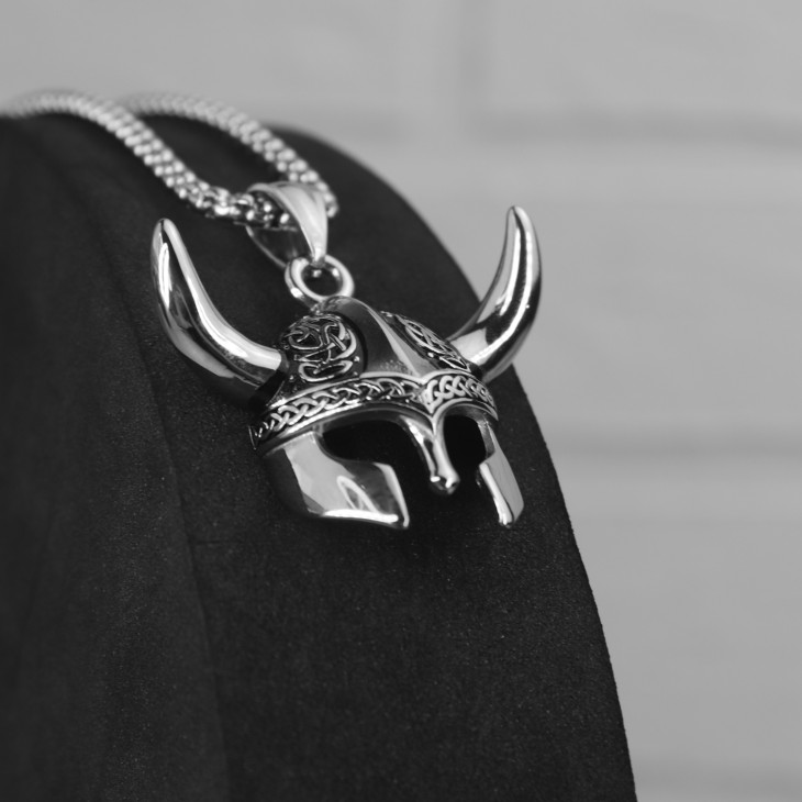 Кулон Helmet