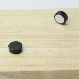 Сережки Magnetic Black
