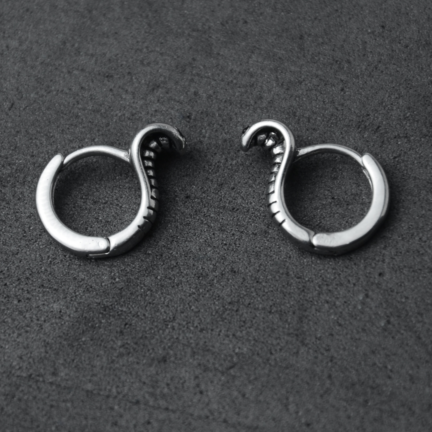 Сережки Snakes
