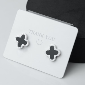 Серьги Clover Studs