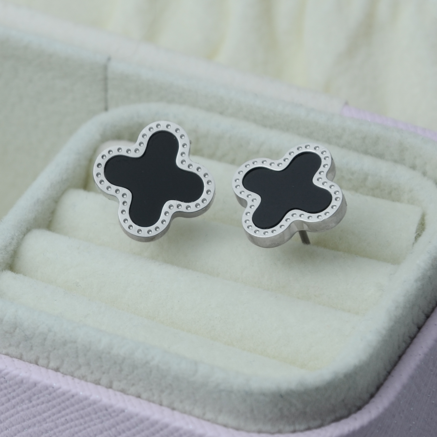 Сережки Clover Studs