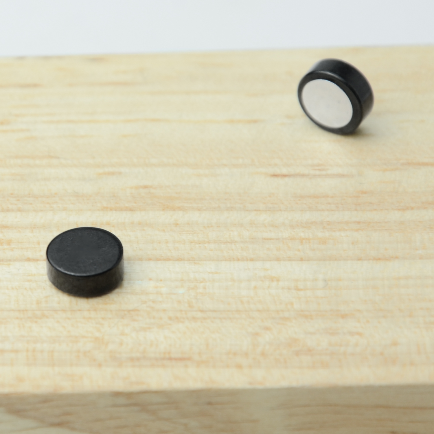 Сережки Magnetic Black