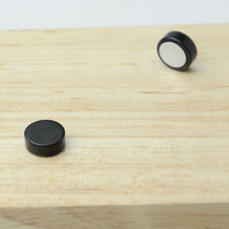 Сережки Magnetic Black