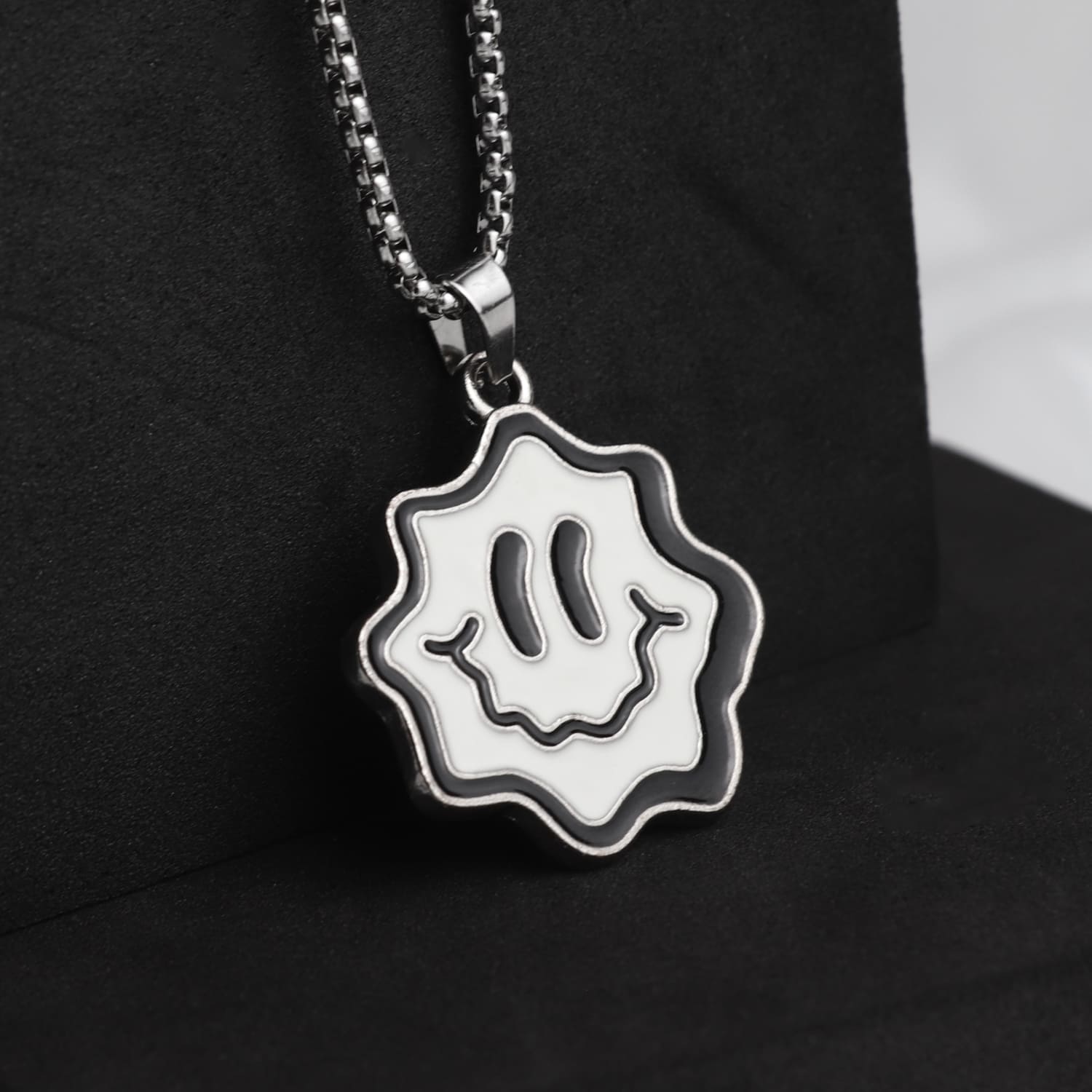 Чоловічий кулон Smile Grey
